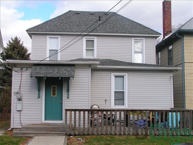 Building Photo - 2-Story House, 4Bed/2Bath washer/dryer hoo...