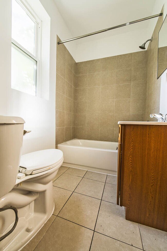 Building Photo - 723-25 N Central Ave Chicago, IL 60644