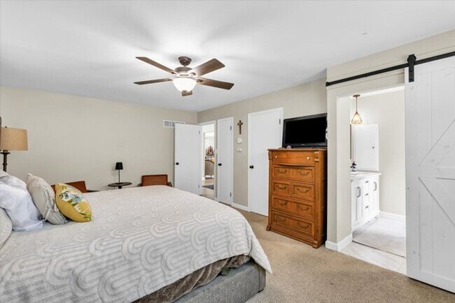 Building Photo - Renovated Ranch home in Champaign - AVAILA...