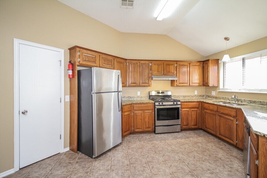 Building Photo - 3713 Shannon Dr