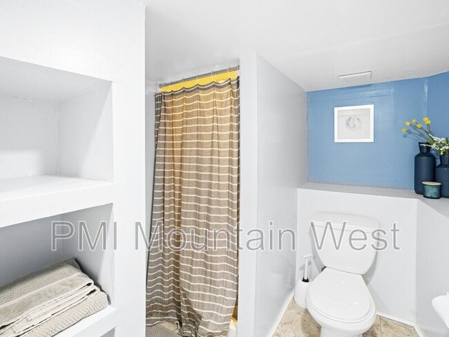 Building Photo - 647 Bryan Ave