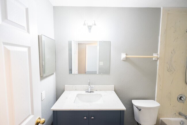 Building Photo - 2501 Gulf Fwy