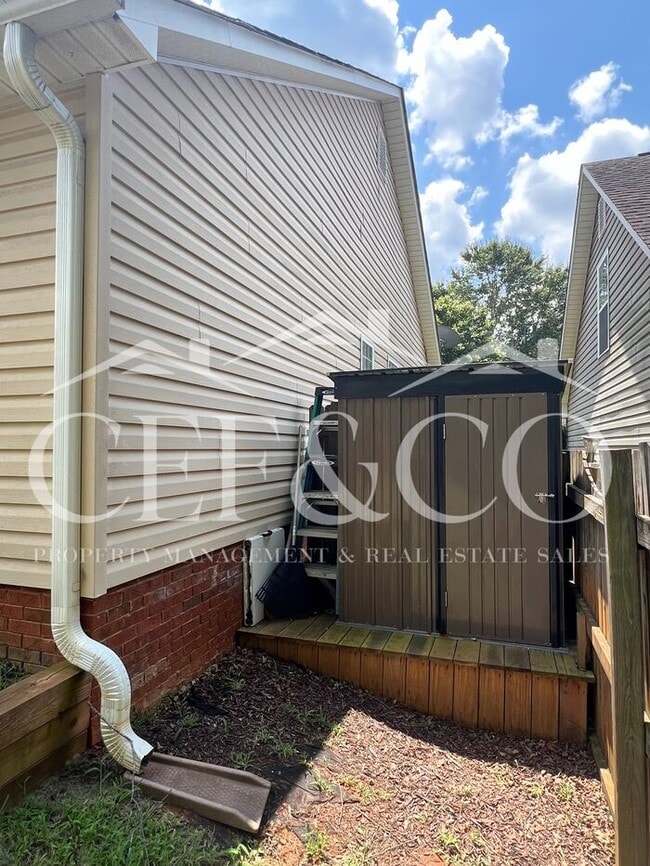 Building Photo - 112 Shining Rock Ct