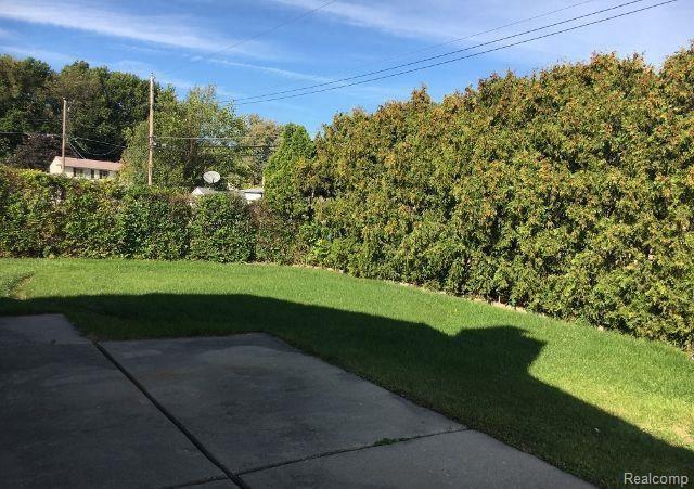 Building Photo - 34660 MacDonald Dr