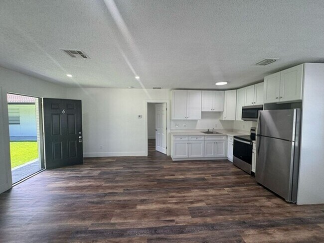 Building Photo - Edgewood Apartments LLC