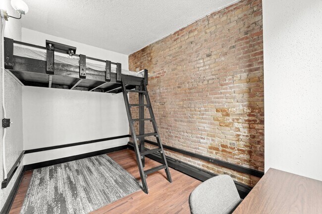 Building Photo - 136 Court St