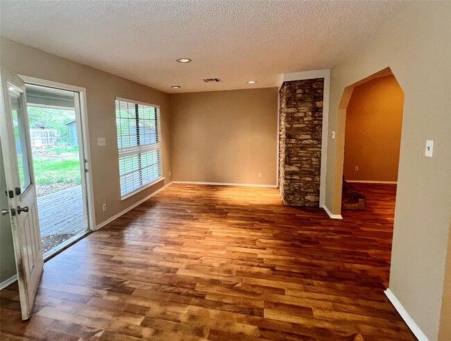 Building Photo - 2403 La Rochelle Dr