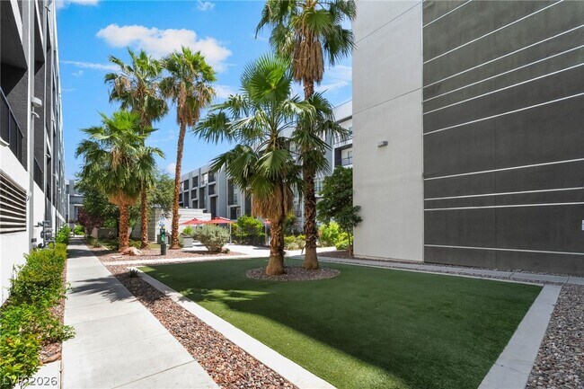 Building Photo - 2775 W Pebble Rd