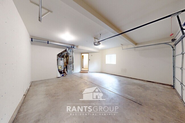 Building Photo - Great Location!  Quiet Neighborhood!