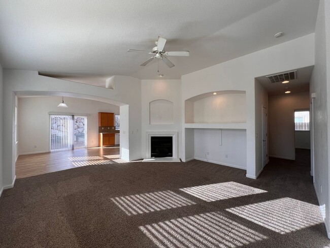 Building Photo - 4 bedroom Fernley Home.