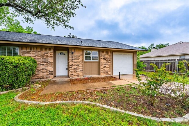 Primary Photo - 2105 N Cannes Dr