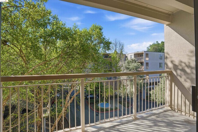 Building Photo - 490 N Civic Dr