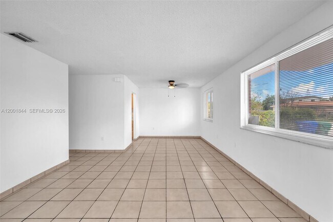 Building Photo - 535 NW 44th Ave