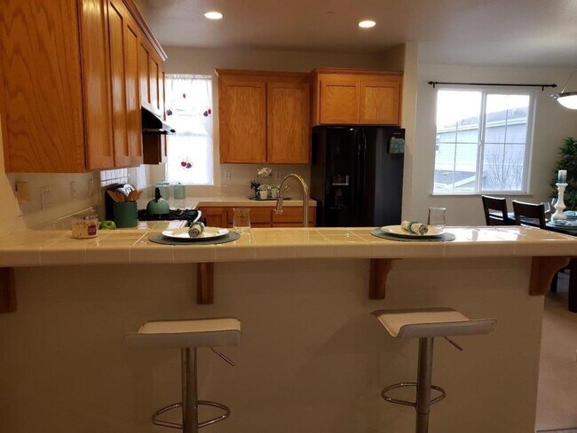 Building Photo - Exceptional 3 Bed 2.5 Bath Townhome in Mor...