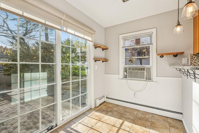 Building Photo - 145 Pleasant Valley Way