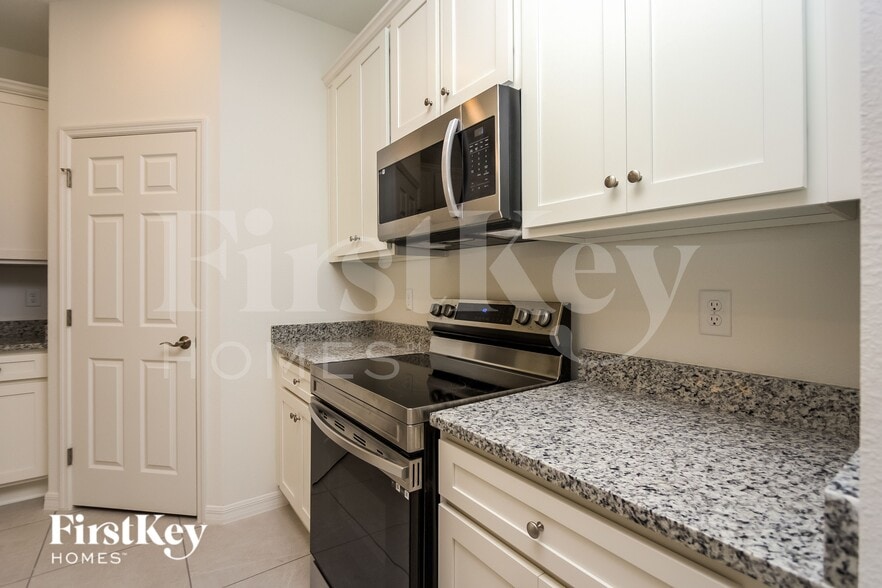 Building Photo - 336 Corbel Ln