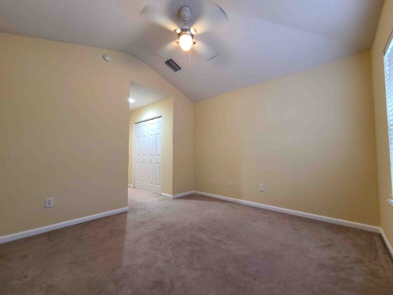 Building Photo - 4168 SW 43rd Cir