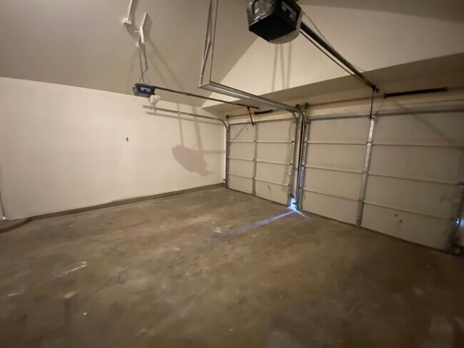 Building Photo - EASTSIDE HOME FOR RENT