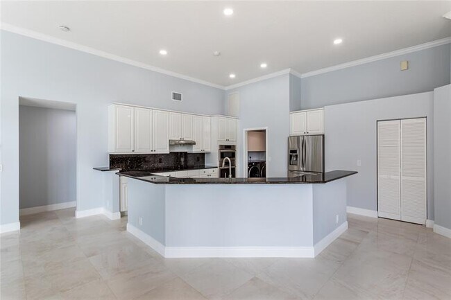 Building Photo - 15683 Cypress Park Dr