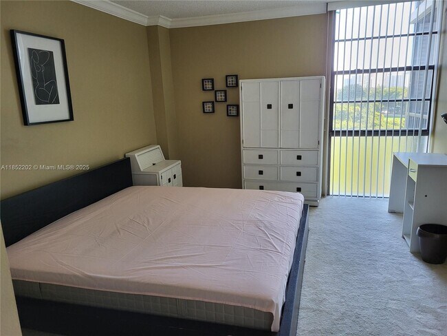Building Photo - 3475 N Country Club Dr