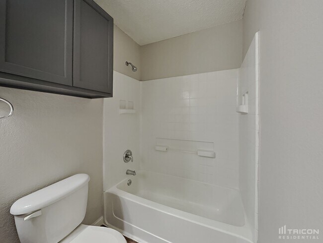 Building Photo - 9945 Sparrow Hawk Ln