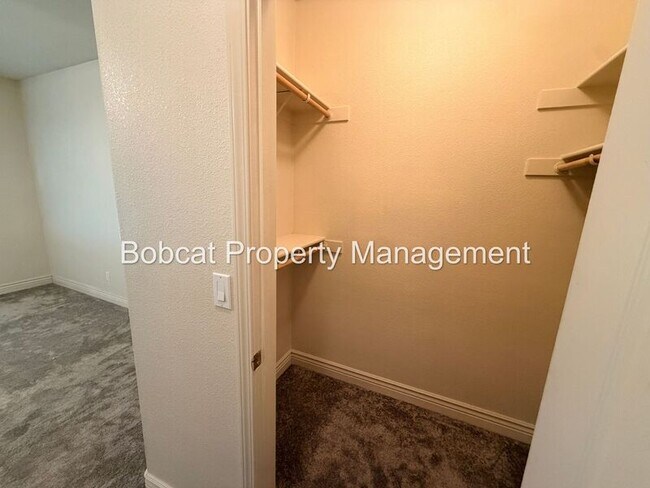 Building Photo - 1362 Branden Ln