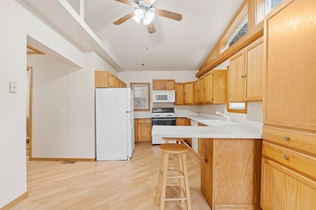 Building Photo - Modern 2-Bedroom Apartment in Hale with Fireplace, Soaking Tub & Premium Amenities