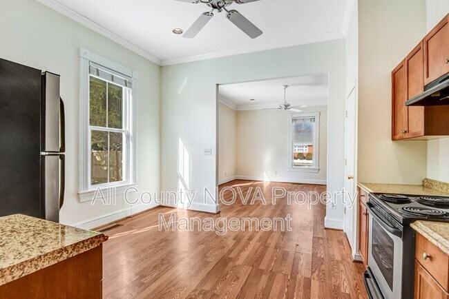 Building Photo - 8753 Signal Hill Rd