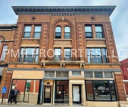 Building Photo - Red Oak Apartments