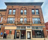 Building Photo - Red Oak Apartments