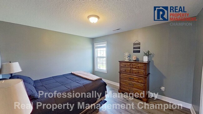 Building Photo - Gorgeous 4 BD/3.5 BA Executive Home w/Spacious Fenced Yard