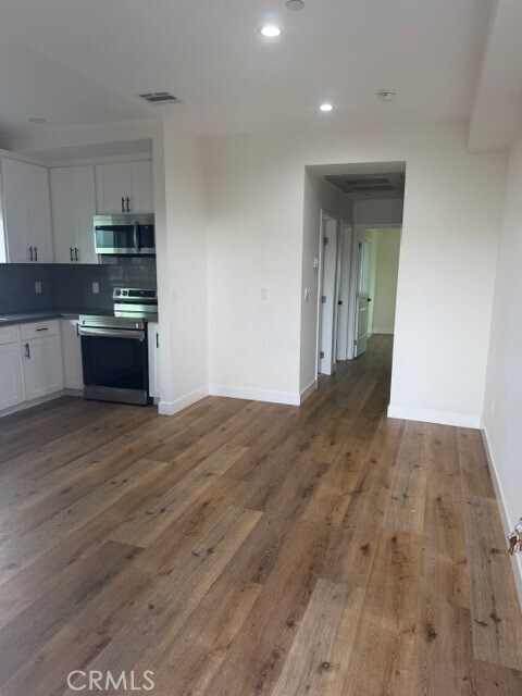 Building Photo - 5875 Towne Ave