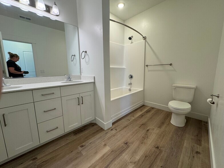 Building Photo - 3105 S 225 W