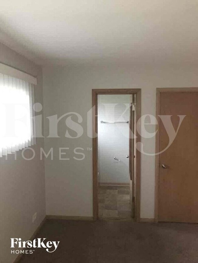 Building Photo - 2543 Oakwood Drive