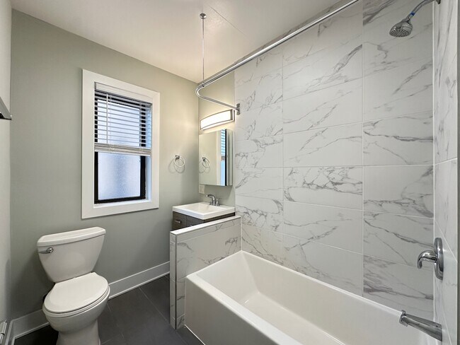 Building Photo - 735 Judson Ave