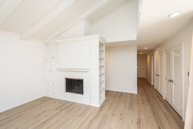 Building Photo - 478 Hartnell Pl