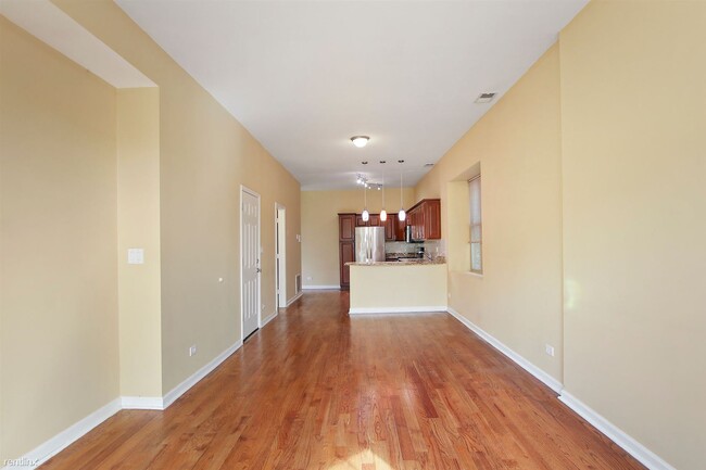 Building Photo - 3 br, 2 bath Condo - 4527 South Saint Lawr...