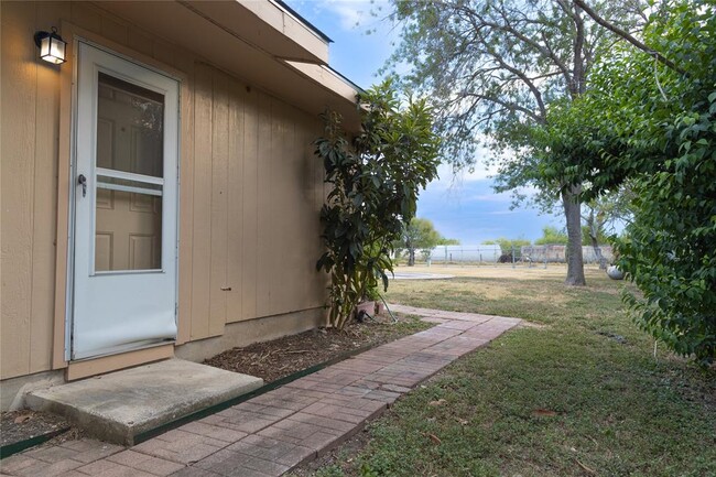 Building Photo - 1430 TX-46