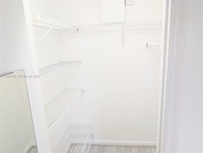 Building Photo - 12430 Vista Isles Dr