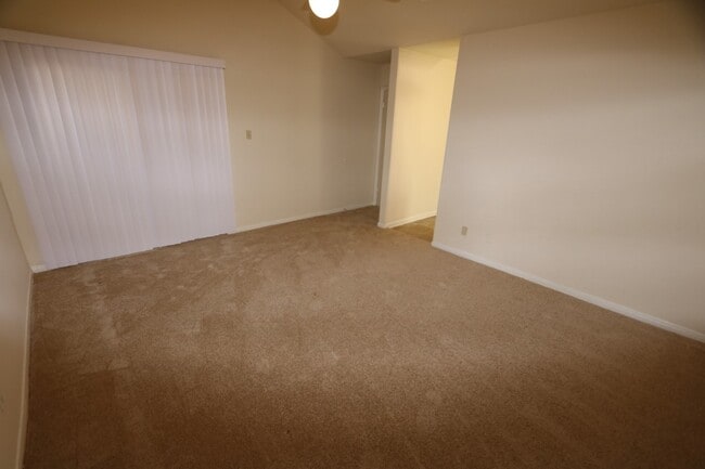 Building Photo - 15819 Spruce Point Dr