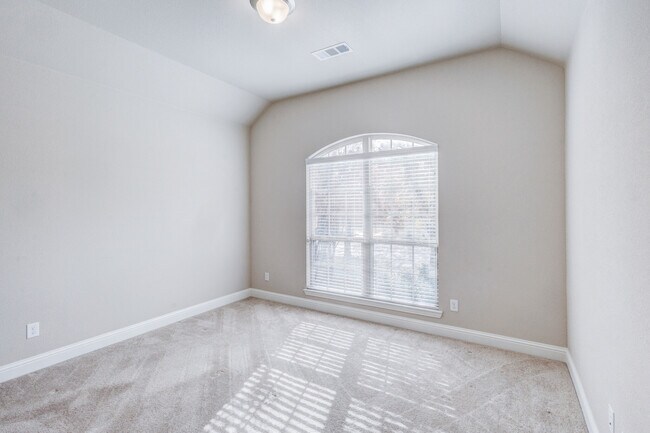 Building Photo - 15609 Canyon Ridge