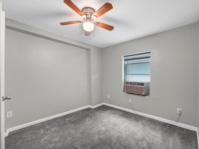 Building Photo - 1811 39th St