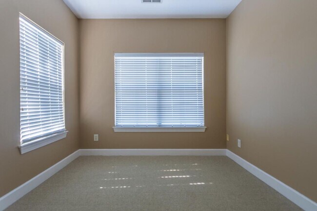 Building Photo - 114 Haven Cir