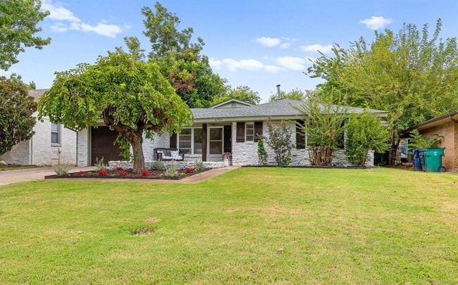 Building Photo - 2737 Clermont Pl