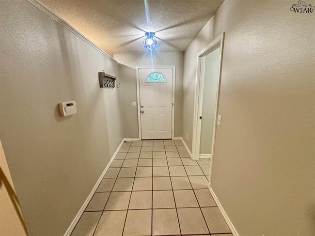 Building Photo - 5207 Northview Dr