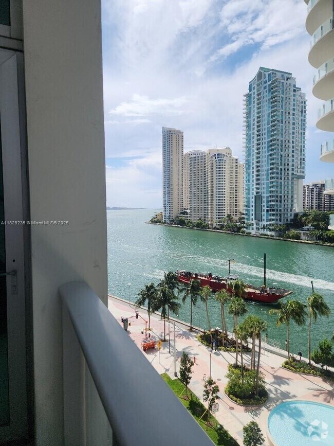 Building Photo - 300 S Biscayne Blvd