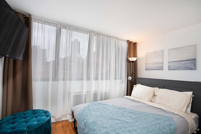 Building Photo - 328 E 74th St