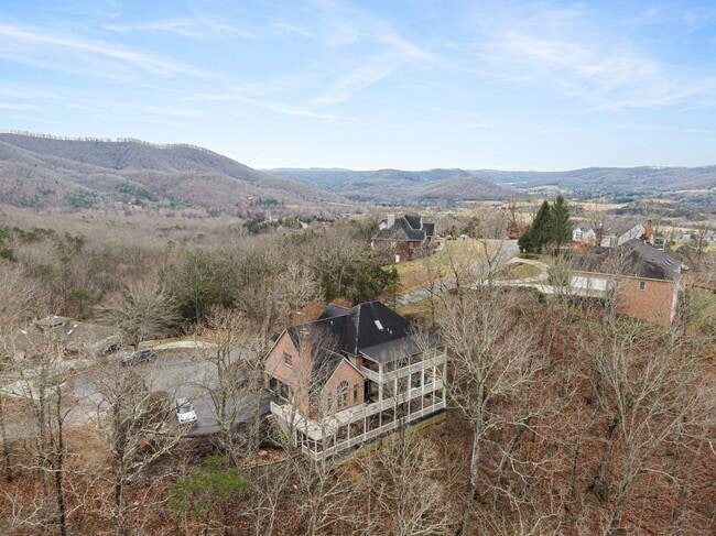 Building Photo - Rent Special! See Description! Spacious Ho...