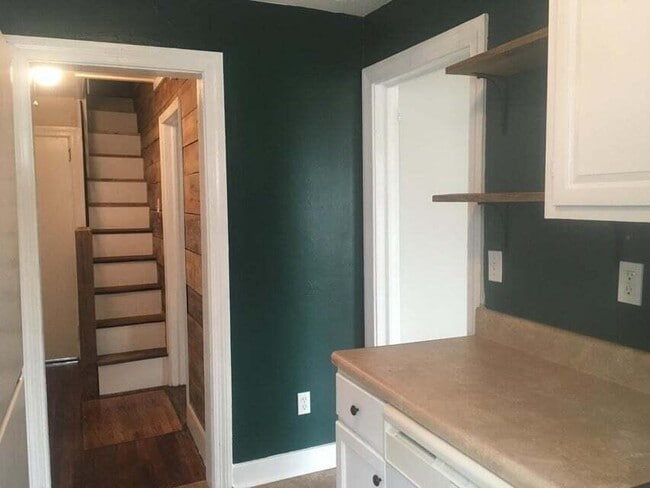 Primary Photo - 1723 Kissingbower Rd