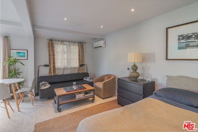 Building Photo - 513 N Mansfield Ave